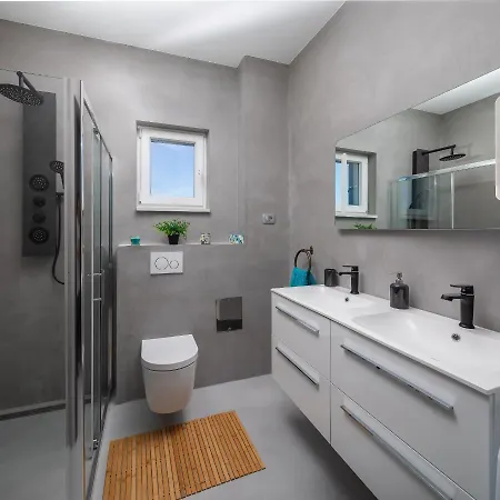 Holiday House With A Swimming Pool Zecevo Rtic, Rogoznica - 21157 بيت للعطل *